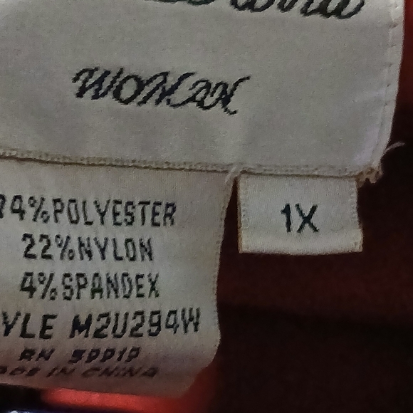 Fred David Red ladies blouse. Size 1X. - Picture 7 of 8